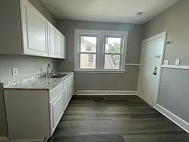580 Lyons Ave #5C