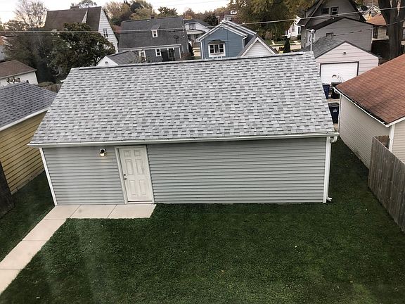 New Garage - Use of 1 car garage area with automatic opener off of private 1 block long alley