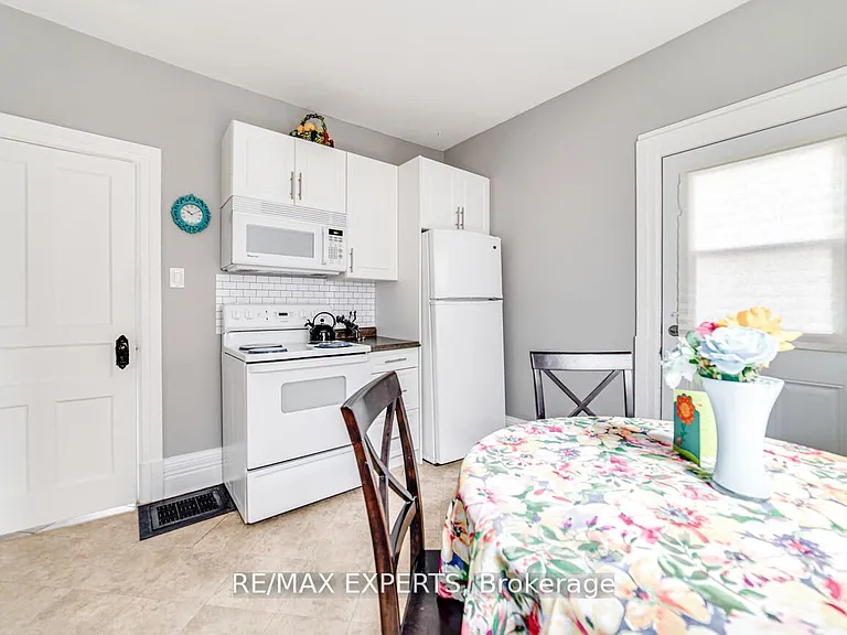 98 Elgin St E #1 — Photo 9