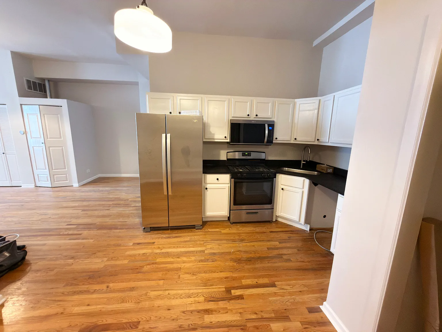 2 bed, 1100 sqft, $3,200 — Photo 2