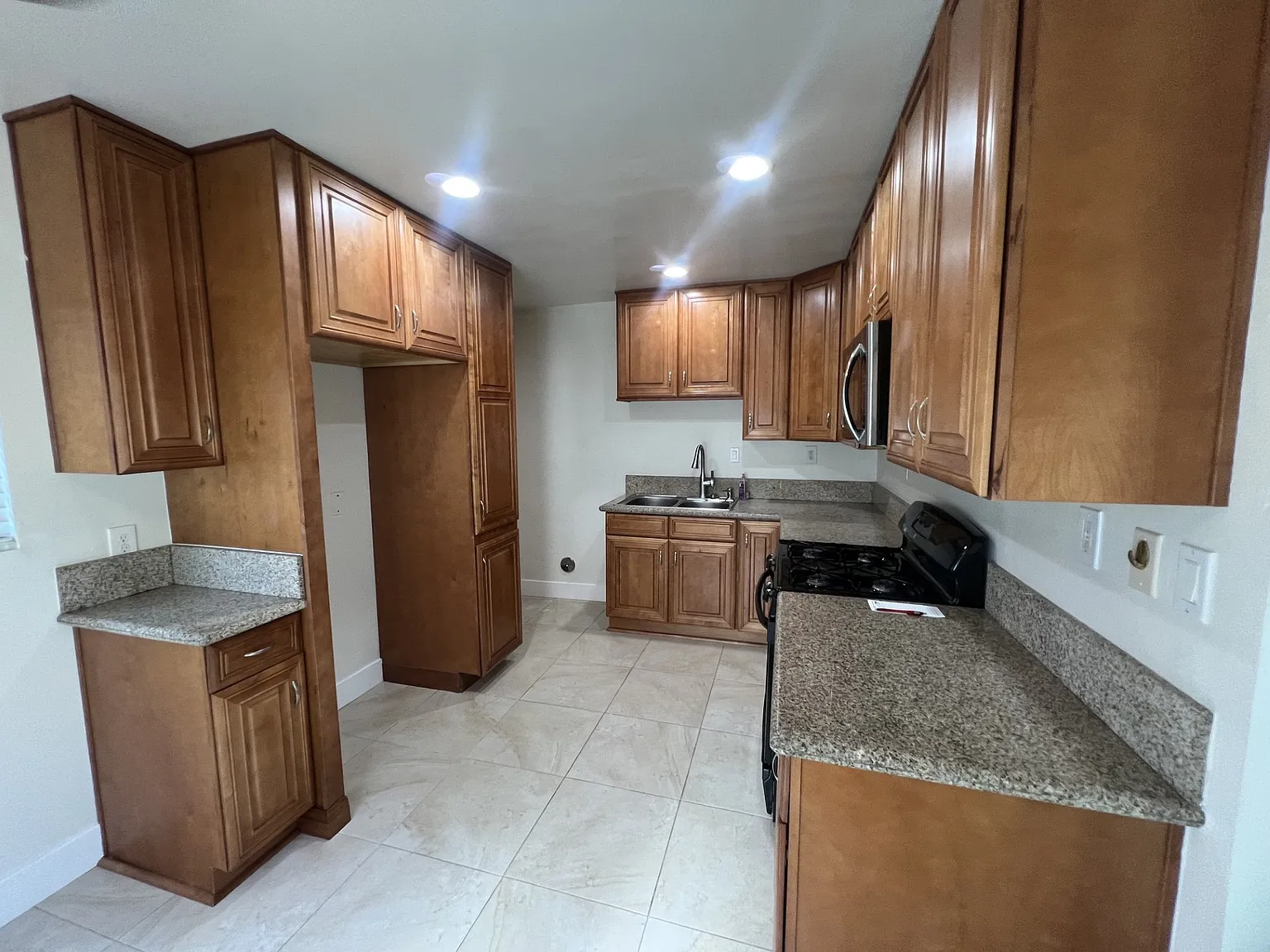 2 bed, $2,500 — Photo 4