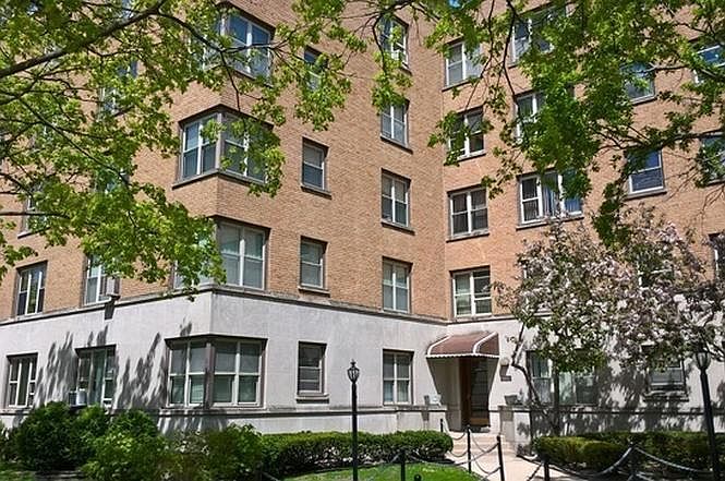 1st image of 2610 W Balmoral Ave APT 302