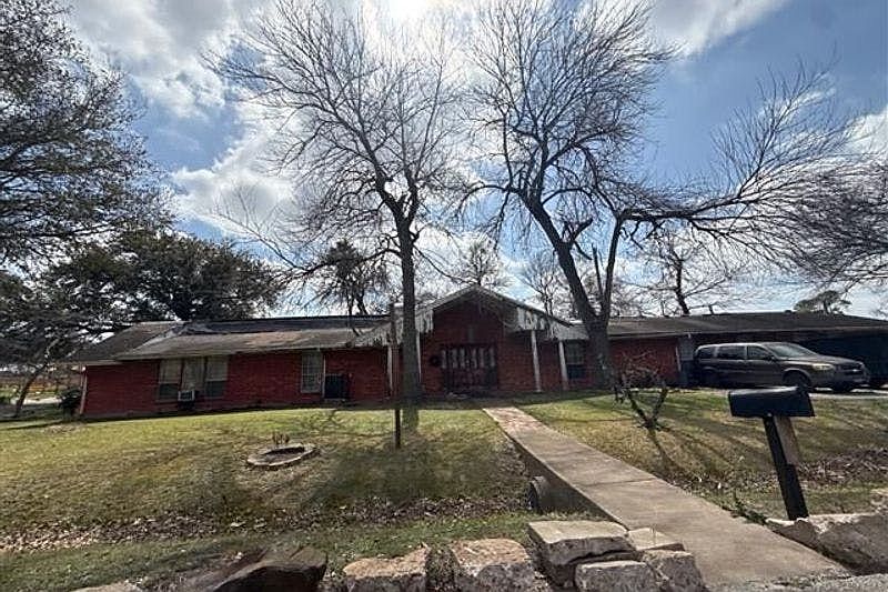 1st image of 11911 6th St