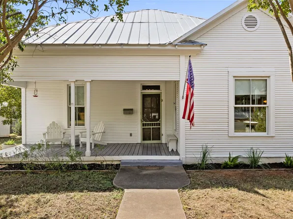 303 W College St, Fredericksburg, TX 78624