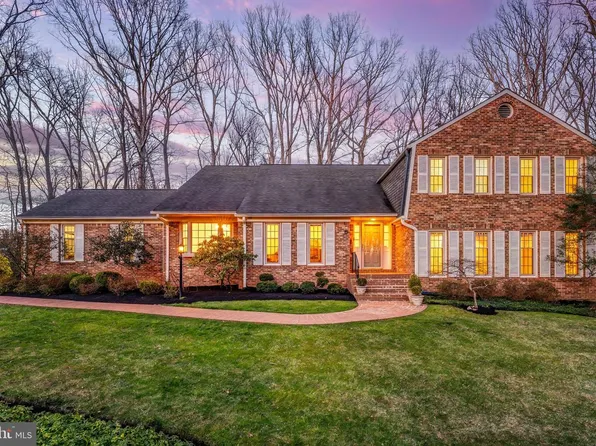 1807 Abbey Glen Ct, Vienna, VA 22182