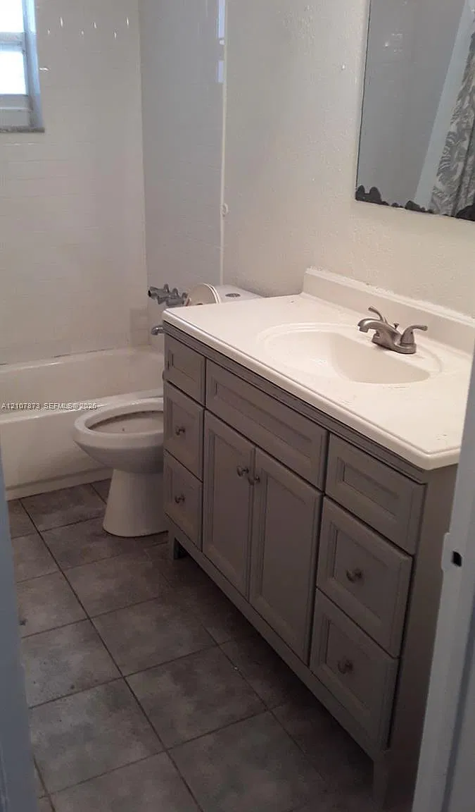 Inverness Village 3 Condo — Photo 3