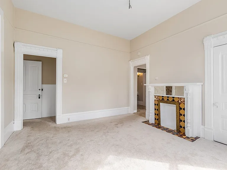 1718 Lincoln Ave - 1 bedroom | 1 bath | Lower front unit — Photo 6