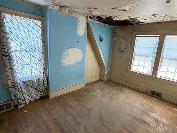 3rd image of 15369 Wisconsin St