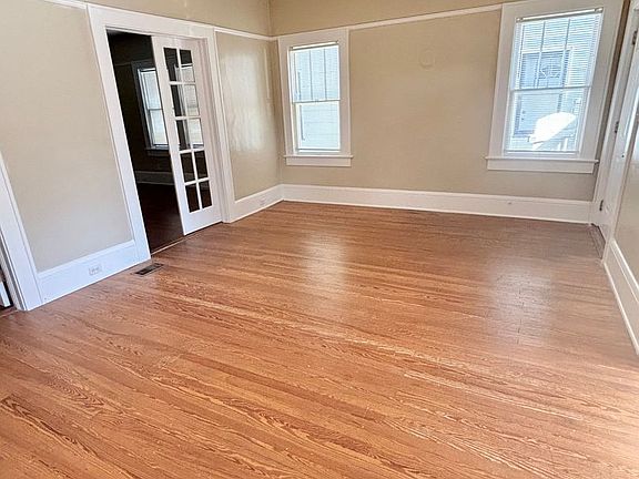 3rd image of 2355 Park St