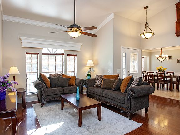 Great Room-Vaulted Ceilings