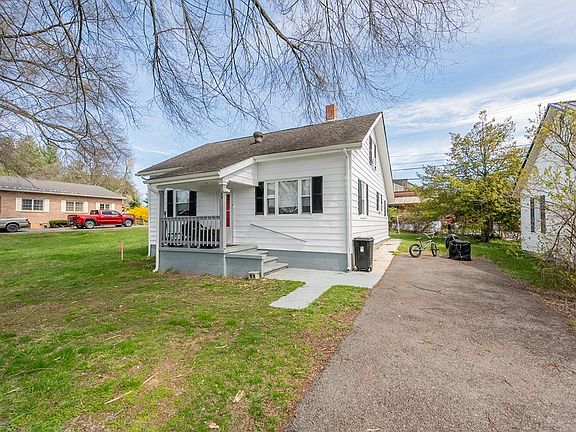 3rd image of 130 Faye St