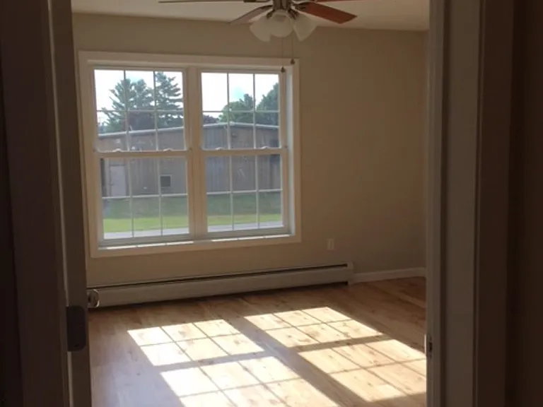 76 Sumner Ln #F — Photo 10