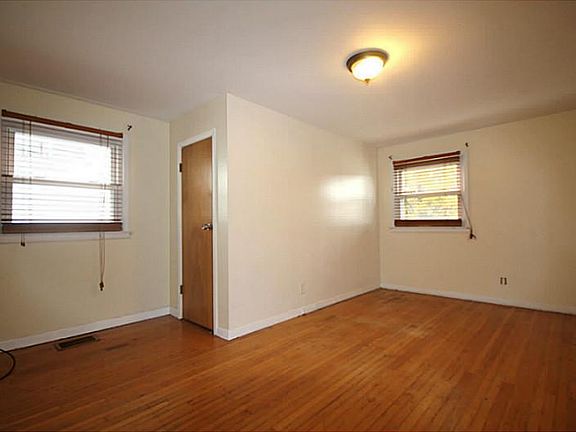 5th image of 2209 S Garfield Dr