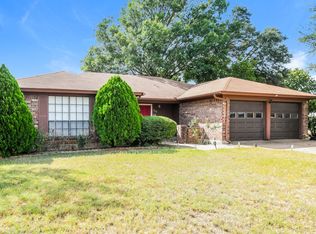 517 Daniels Dr, Crowley, TX 76036