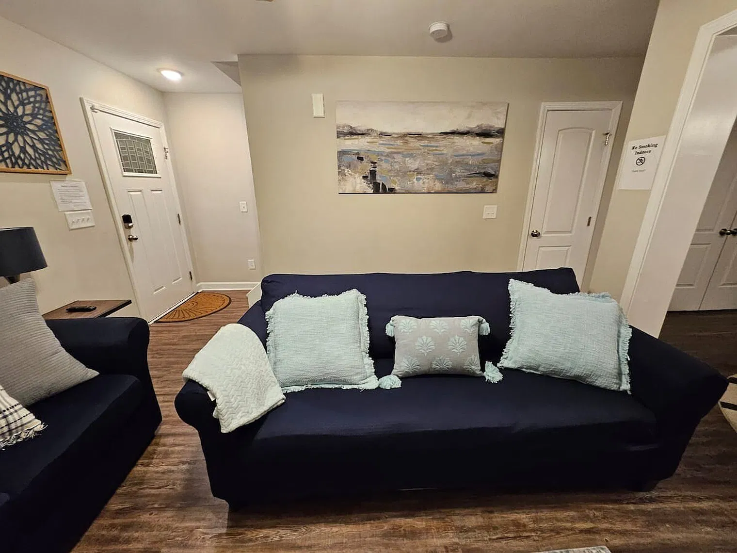 3 bed, 2.0 bath, 1194 sqft, $3,174 — Photo 2