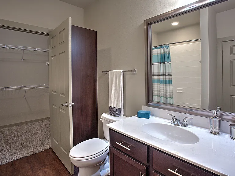 4000 Hulen Apartments — Photo 23