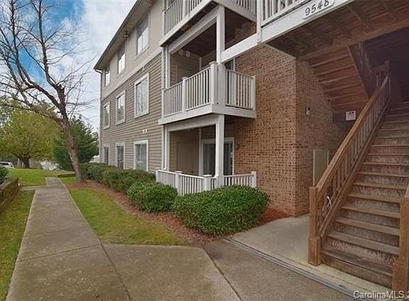 3rd image of 9548 University Terrace Dr