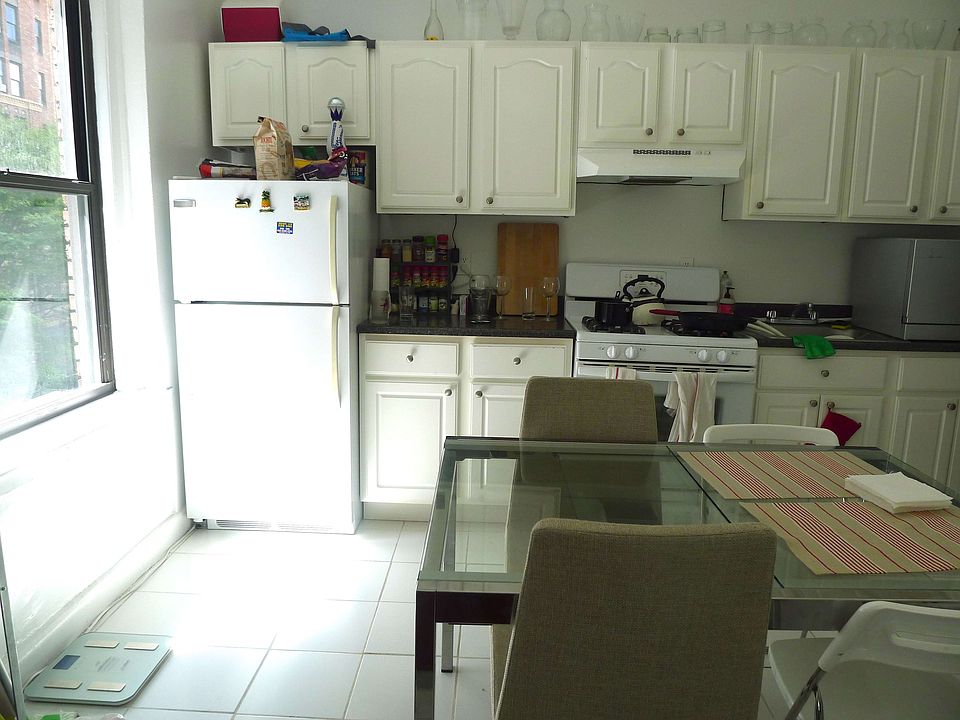 2nd image of 415 W 24th St APT 6C