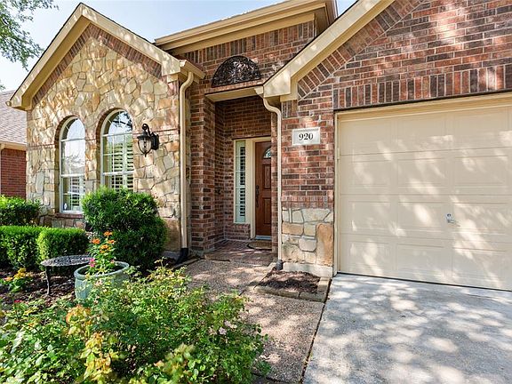4th image of 920 Medinah Dr