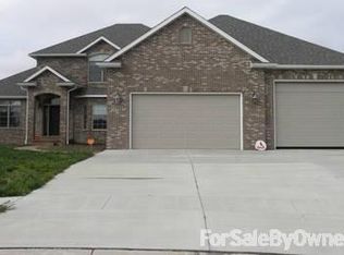 1911 Lakewood Ct, Chatham, IL