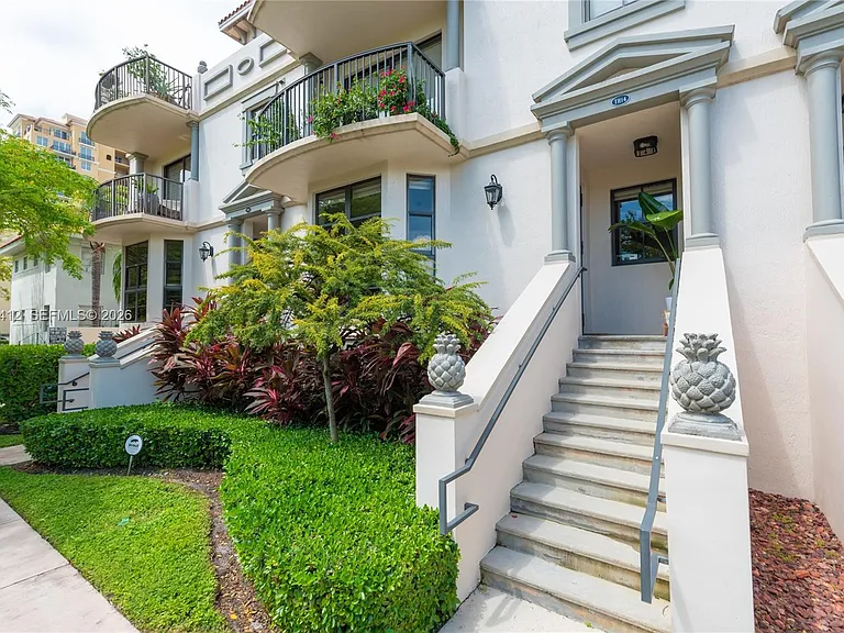 1650 Galiano St #Townhouse 14 — Photo 40