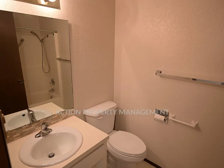842 N Canterbury Ct — Photo 19