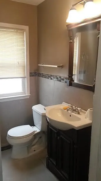 1408 Marie St photo 1
