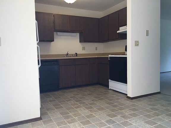 3rd image of 695 E Imperial Dr