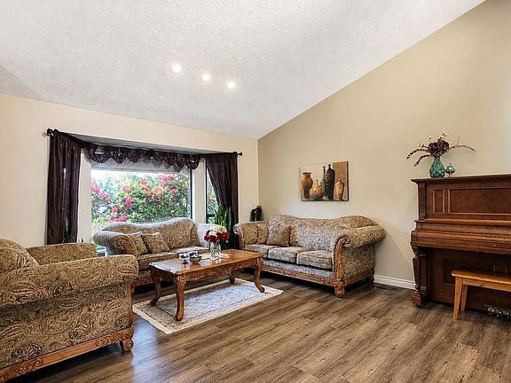 5th image of 2961 Walton Ave