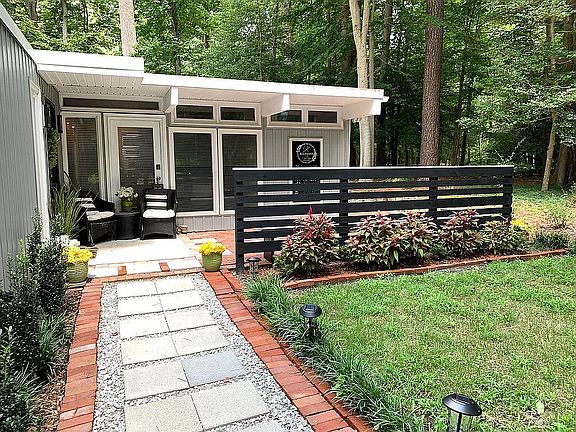 2nd image of 204 Dogwood Ct