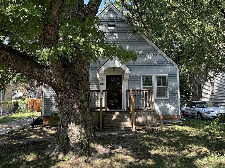 735 S Grove St — Photo 2