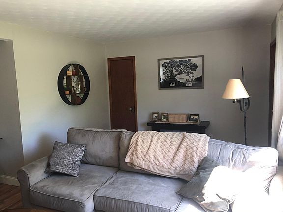 Entrance and coat closet