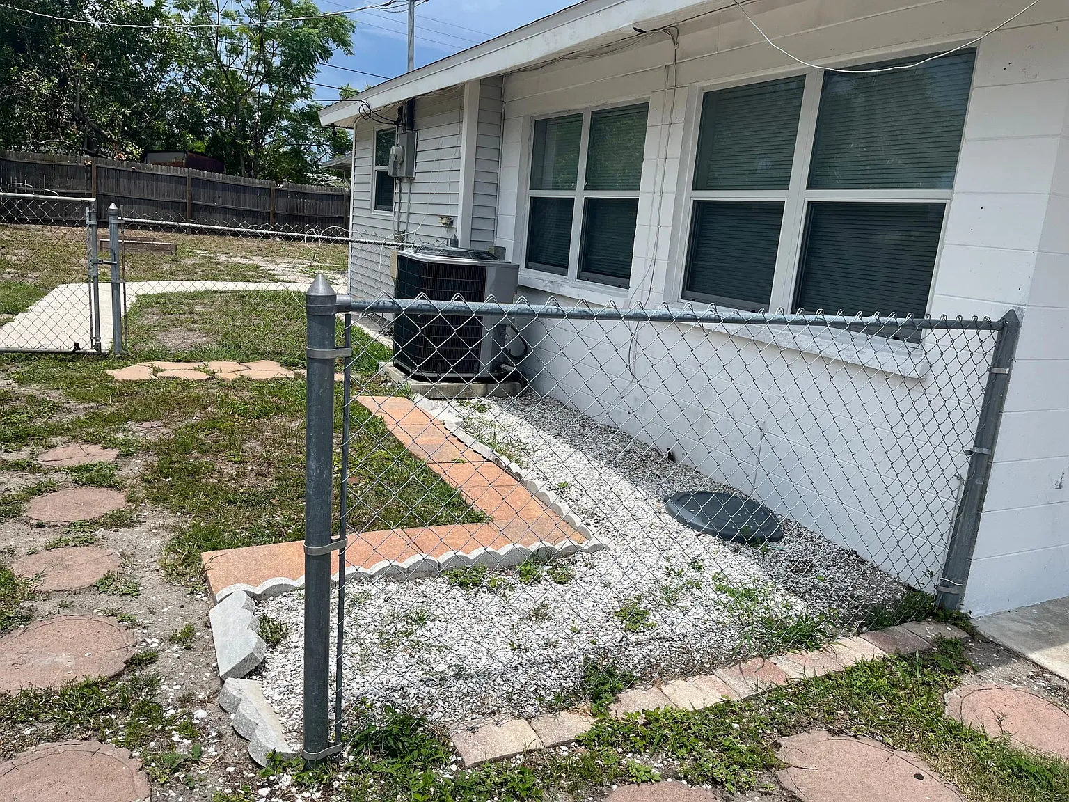 2207 Emory Ave — Photo 3