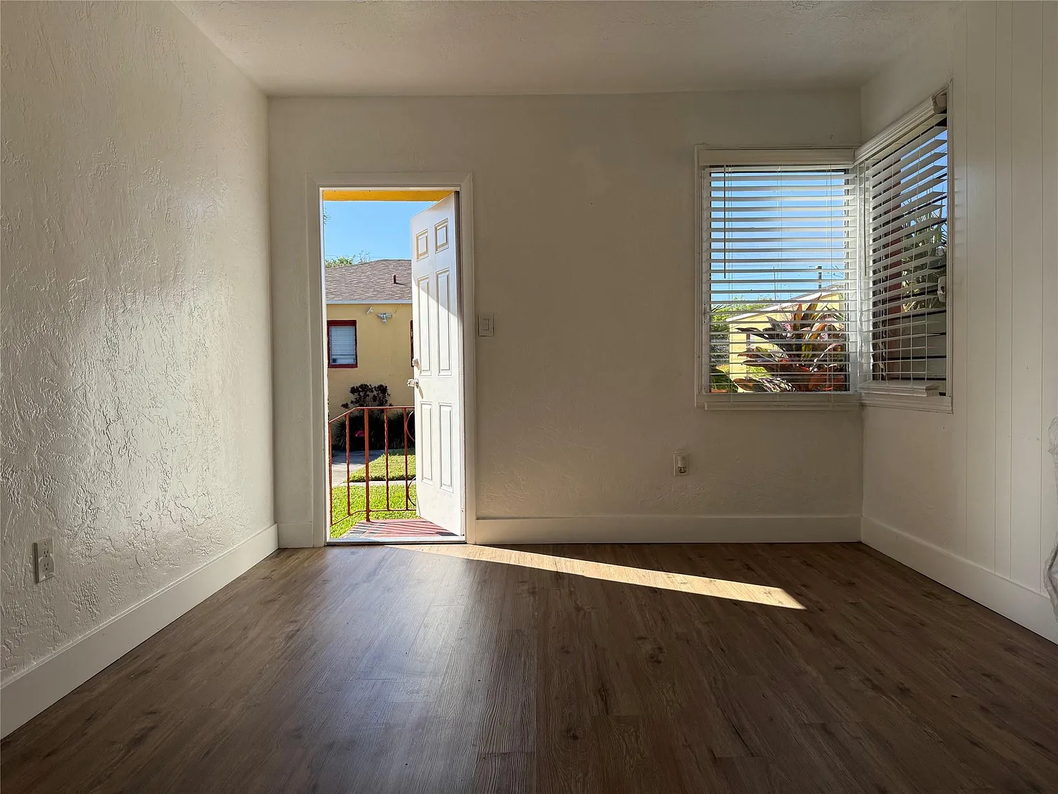 1 bed, 1.0 bath, 540 sqft, $1,550 — Photo 2