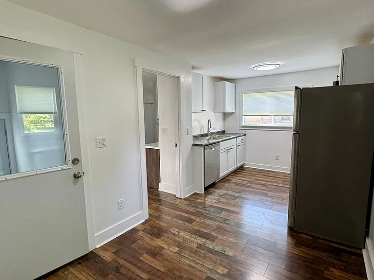 308 N Elm St — Photo 12