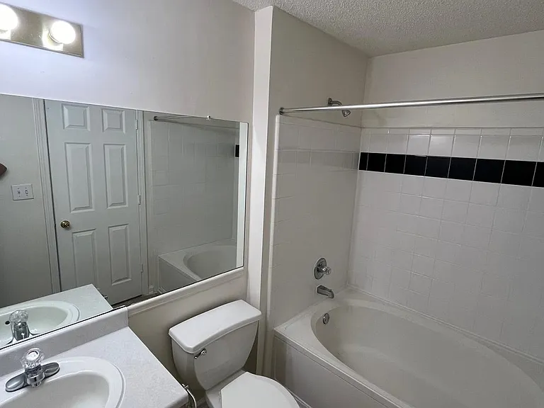 Wesley St. Claire Apartments at Lawrenceville — Photo 136