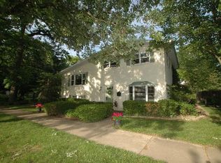 713 Oak Ave, Lake Bluff, IL 60044