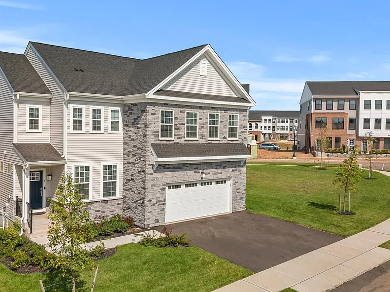4 William Boyer Dr — Photo 2