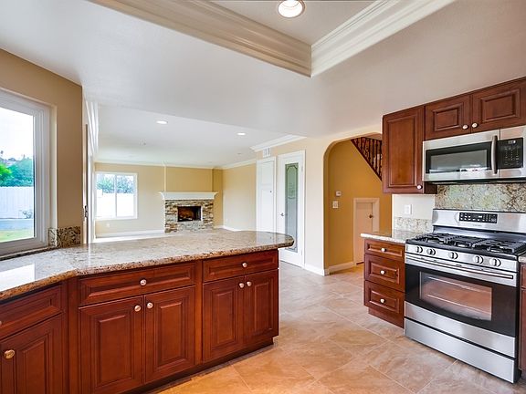 Kitchen/family rm