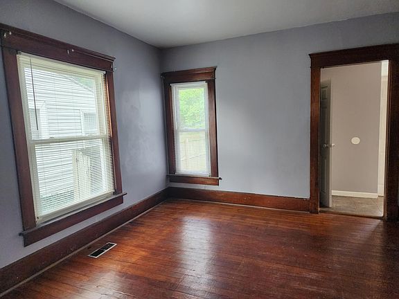 5th image of 199 S Seffner Ave