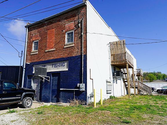 4th image of 206 E Erie St