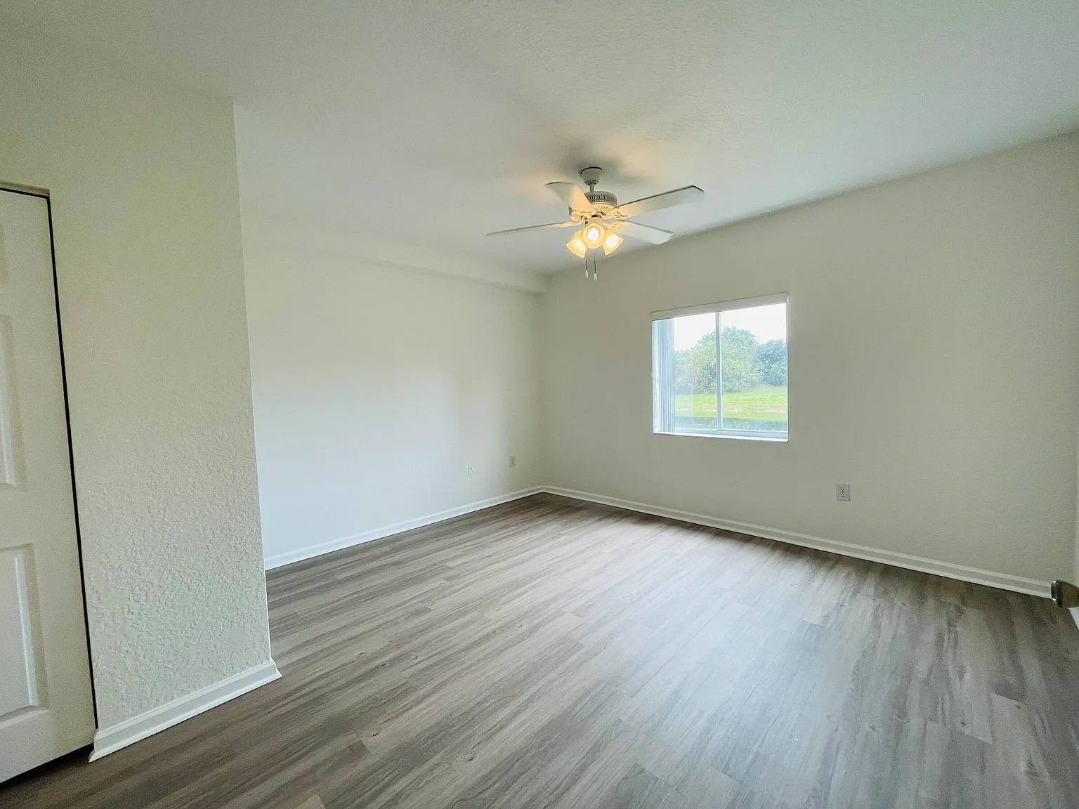 3 bed, 2.0 bath, 999 sqft, $2,000 — Photo 3