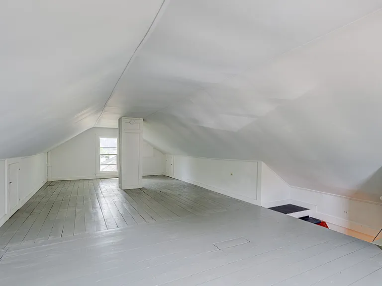 835 Allen St — Photo 20