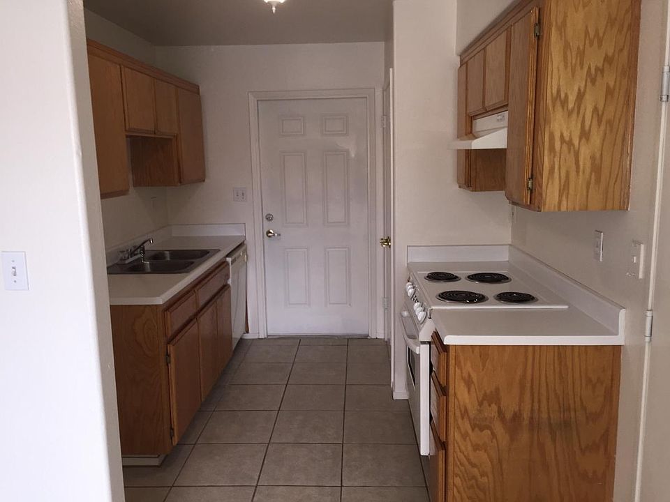 2nd image of 1302 Reddick Ln APT 2