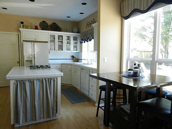 Kitchen & Nook