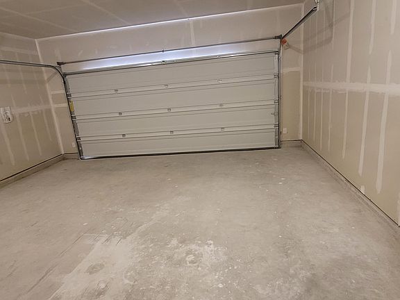 5th image of 2613 Silver Leaf Ln