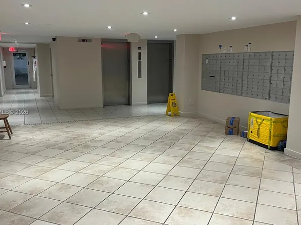 16465 NE 22nd Ave APT 609, North Miami Beach, FL 33160