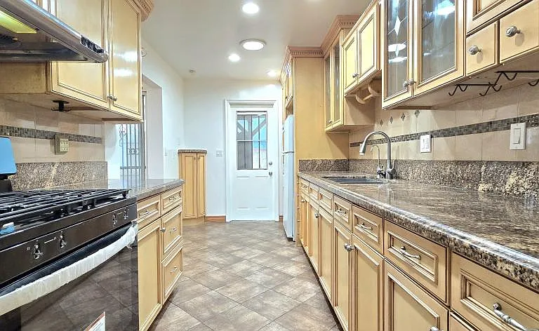700 E Angeleno Ave — Photo 1
