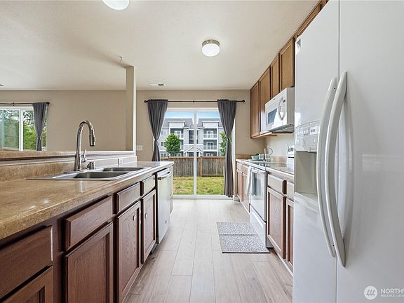 5th image of 10007 Dragt Street SE