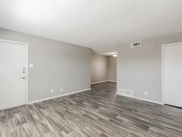 Davis Park Apartments — Photo 37
